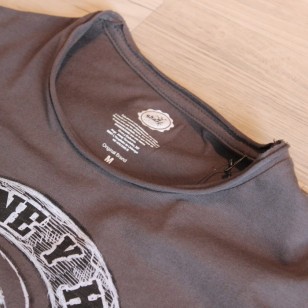 Camiseta Shark huesos gris