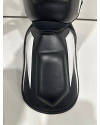 ESPINILLERAS ARROW T1 NEGRAS